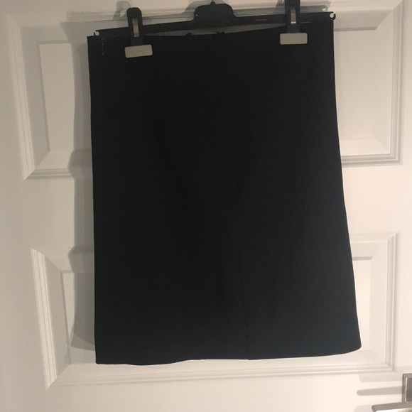 Black skirt - Picture 2 of 2